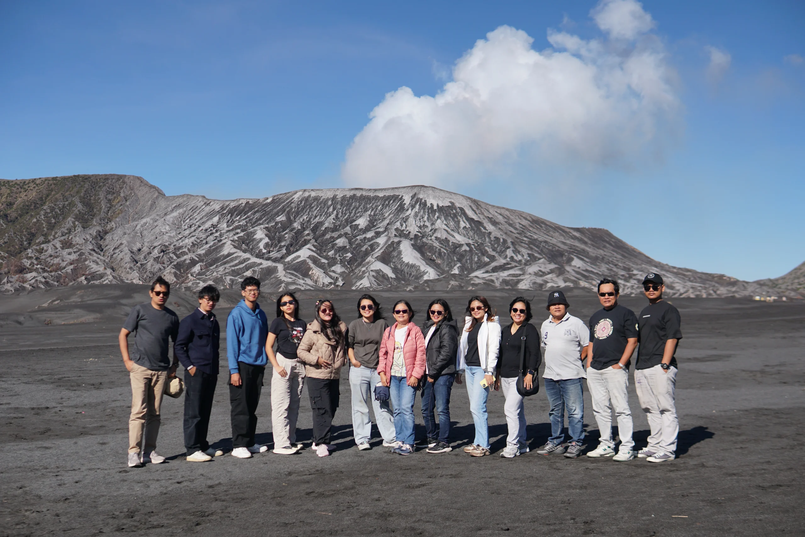 Kawah Gunung Bromo Dari Kejauhan
