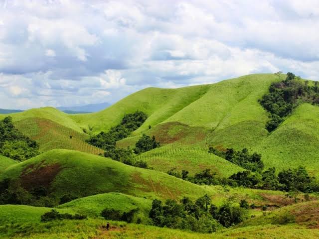 Bukit teletubies Bromo, spot wajib dikunjungi