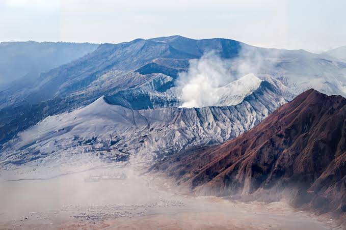 Pemandangan kawah Bromo yang menakjubkan