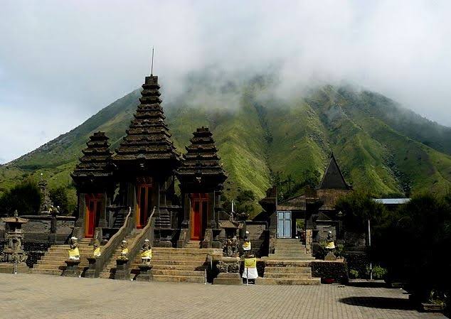 Pura luhur ponten Bromo tampak depan