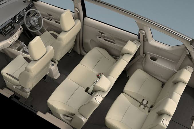 Sewa ertiga Malang - tampillan kabin Ertiga luas dan elegan