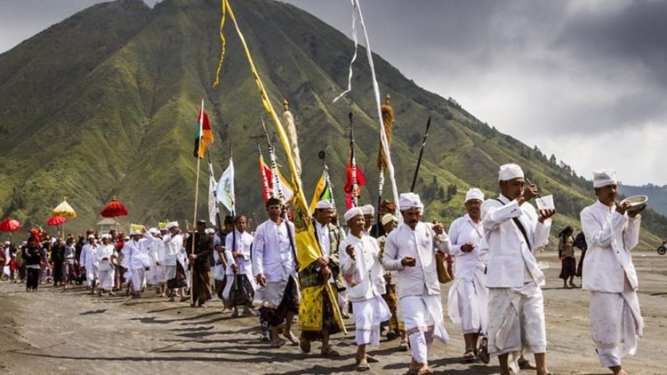 Upacara Yadnya Kasada suku Tengger Bromo