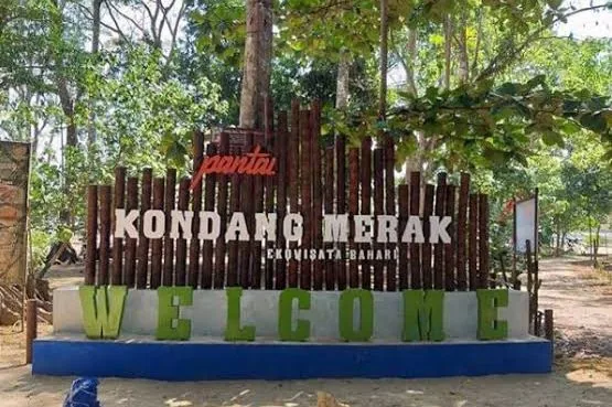 Papan arah ke Pantai Kondang Merak di kawasan Bantur, Malang Selatan