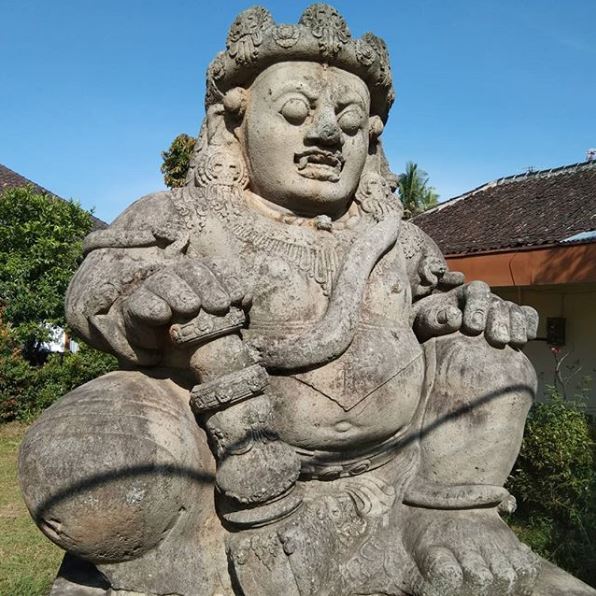 Arca Dwarapala terbesar di dunia di area Candi Singosari Malang