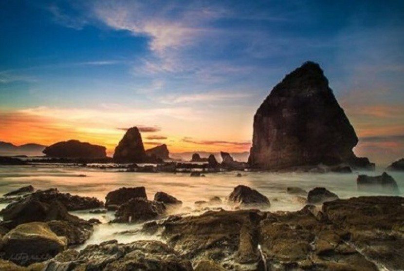 Sunrise di Pantai Papuma Jember