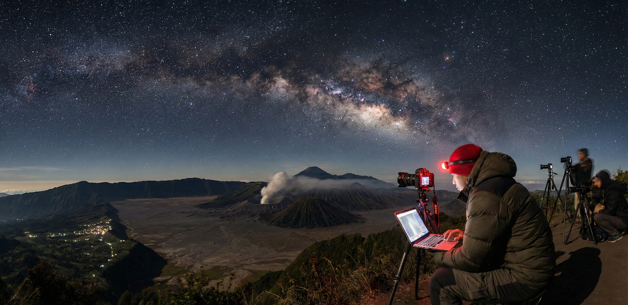 Aktivitas fotografer memotret Bintang di Bromo malam hari
