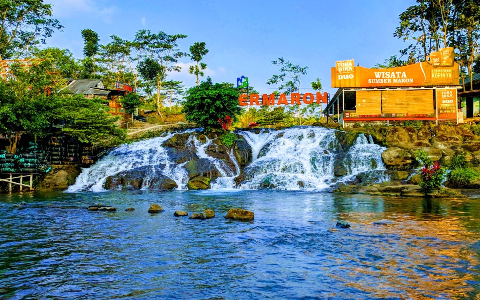 Aktivitas river tubing di Sumber Maron Malang