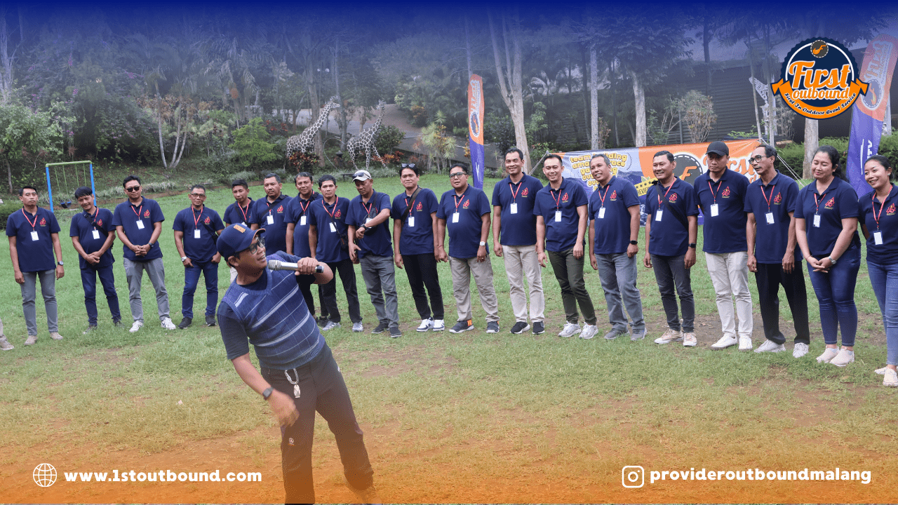 Instruktur memberikan safety briefing sebelum kegiatan dimulai