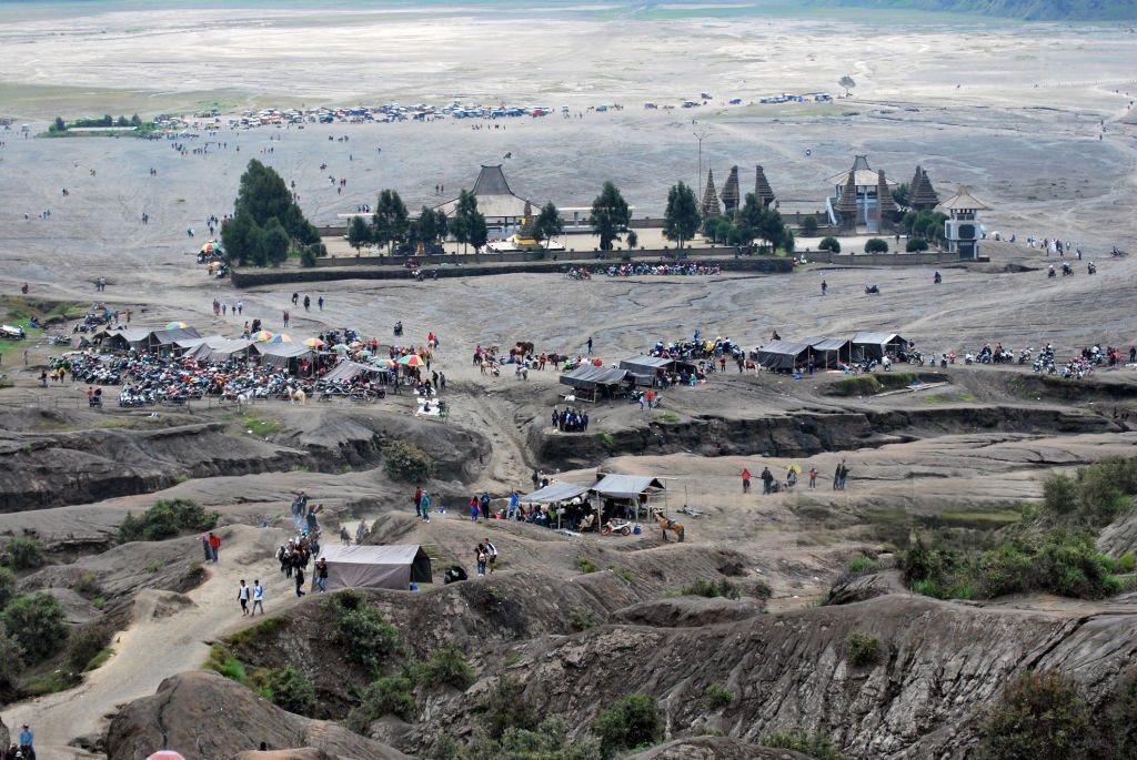 Etika berkunjung ke kawasan suci Pura Luhur Poten Bromo