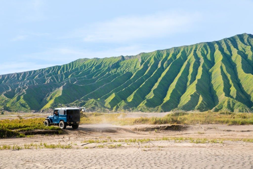 Lanskap kaldera Lembah Widodaren Bromo pada waktu terbaik untuk fotografi