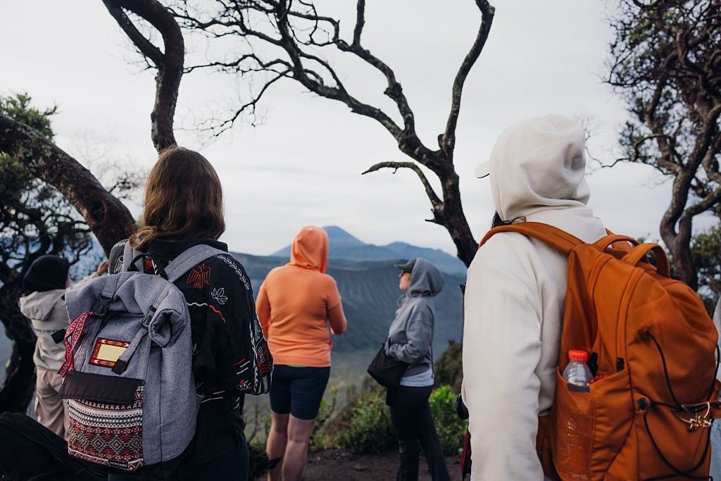 Tips menikmati sunrise Bromo dengan perlengkapan hangat dan persiapan dini hari