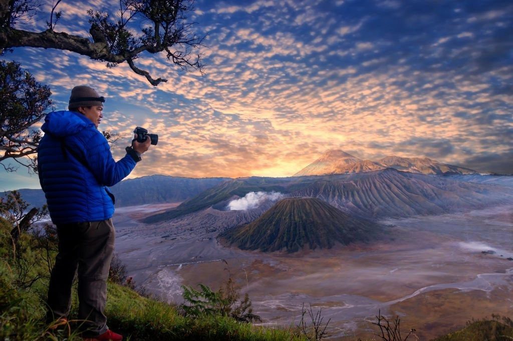 Spot sunrise Bromo untuk foto panorama ikonik