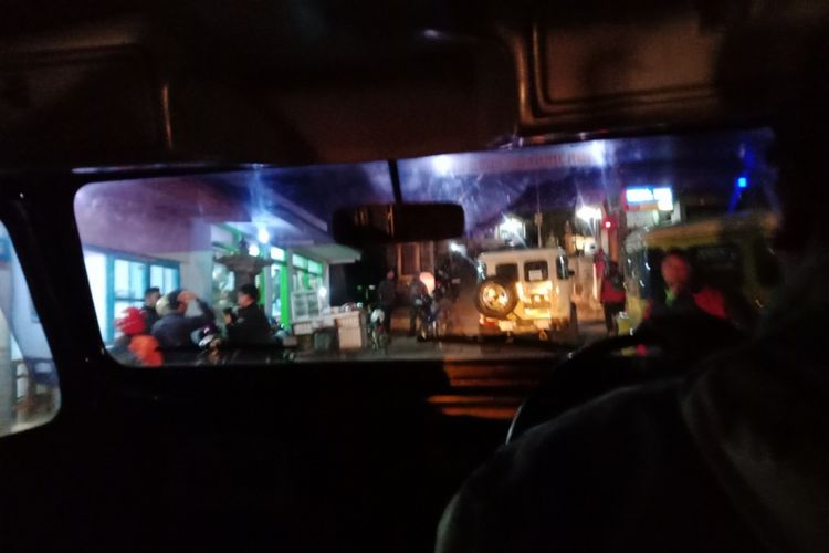 Suasana dini hari menuju sunrise Bromo dengan udara dingin dan perjalanan ke viewpoint