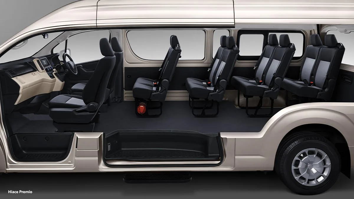 Interior dan legroom Hiace Premio lebih nyaman untuk perjalanan wisata eksklusif rombongan