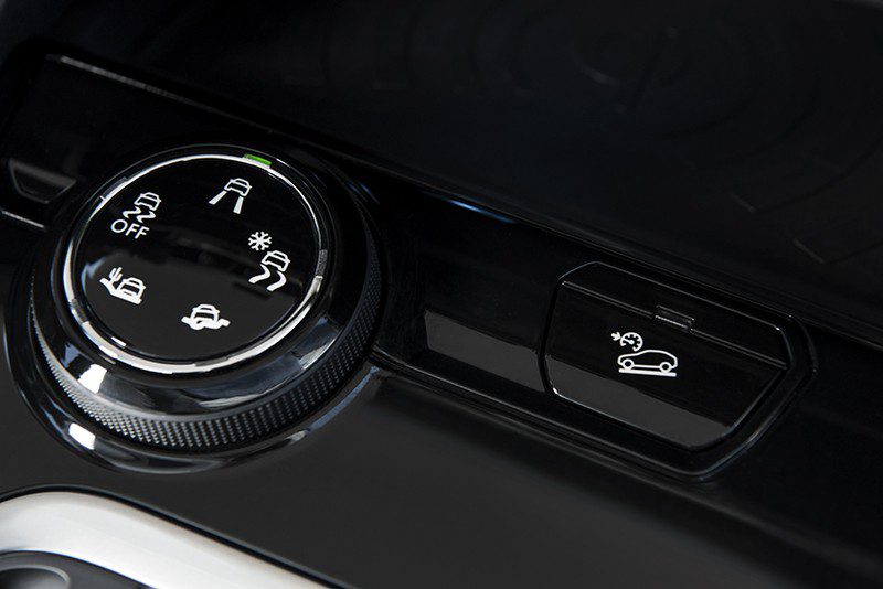 Fitur keselamatan mobil untuk jalan tanjakan, turunan, dan tikungan di Batu