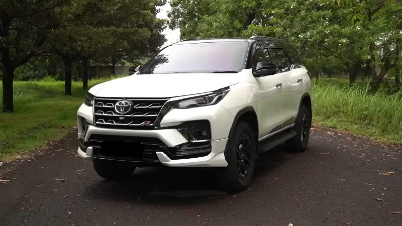 Toyota Fortuner premium SUV untuk tamu penting dan perjalanan bisnis di Malang