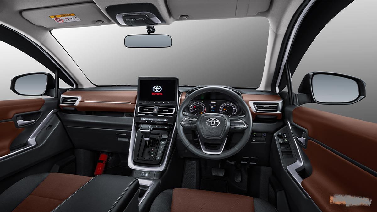 Interior Toyota Innova Zenix yang modern, nyaman, dan cocok untuk perjalanan keluarga premium