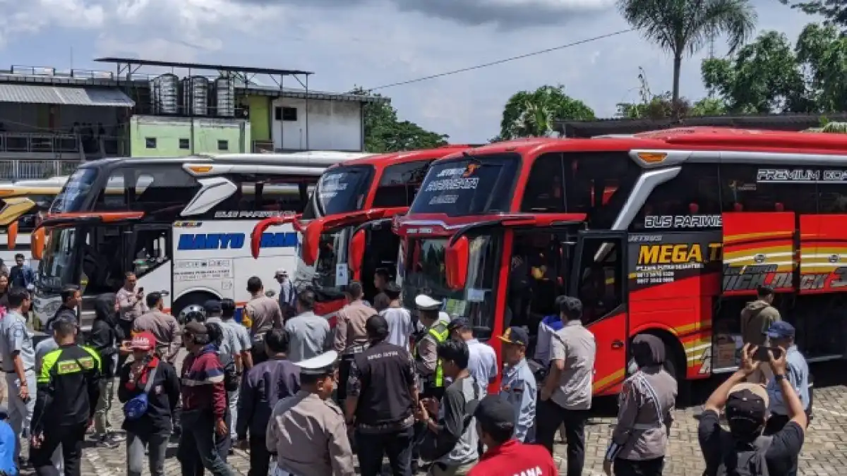 Paket Big Bus Malang untuk study tour outing kantor dan wisata rombongan besar