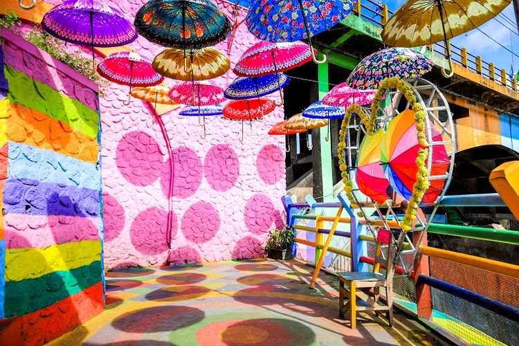 Spot foto favorit di Kampung Jodipan seperti lorong warna-warni dan mural artistik