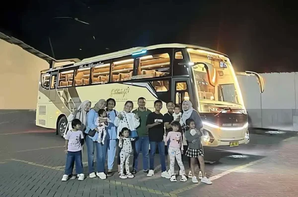 Medium bus untuk outing dan wisata rombongan di Malang dan Batu