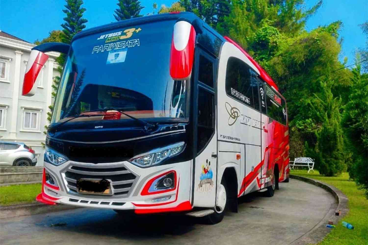 Medium Bus Pariwisata Malang kapasitas 25 sampai 35 seat untuk rombongan menengah