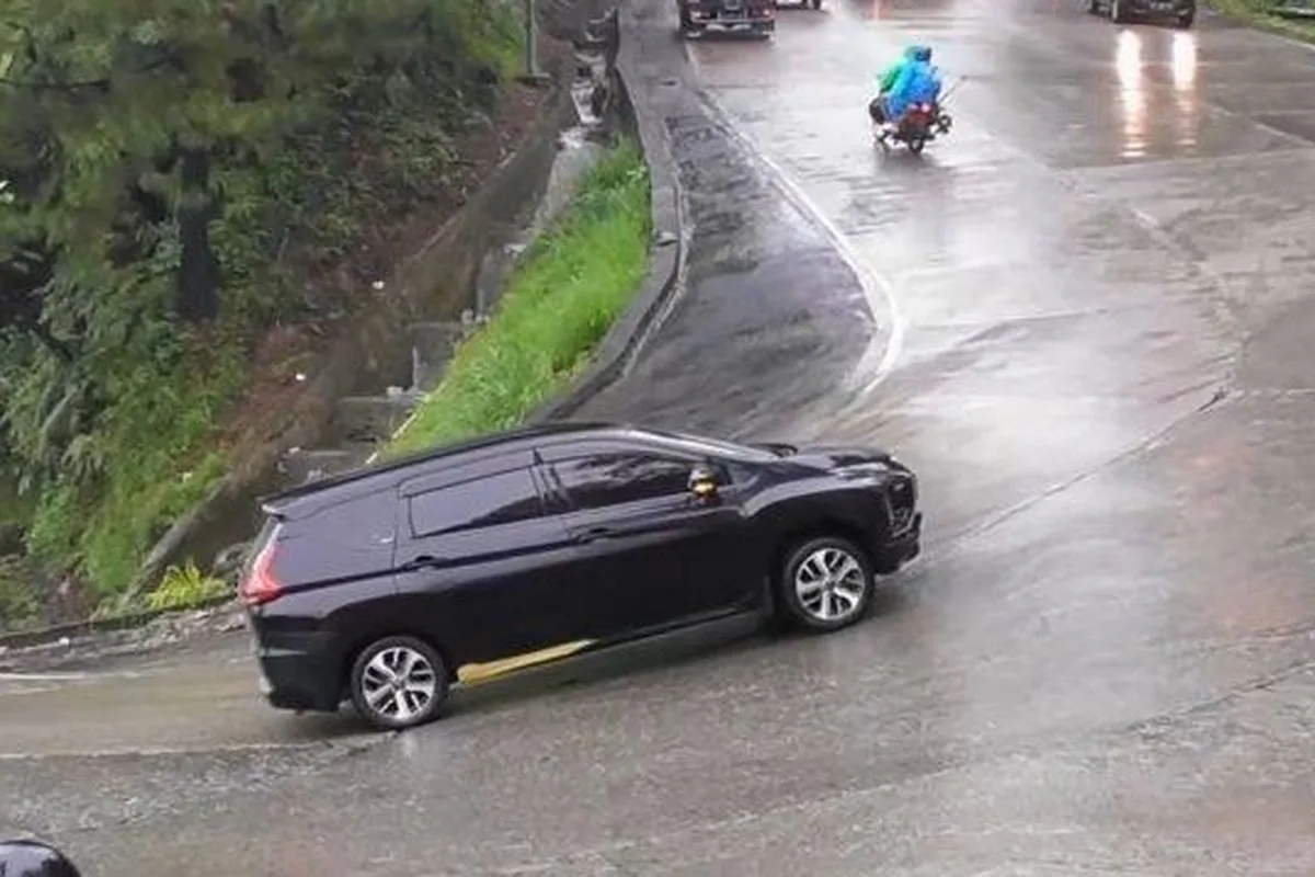 Karakter jalan wisata Batu dengan tanjakan, turunan, dan tikungan