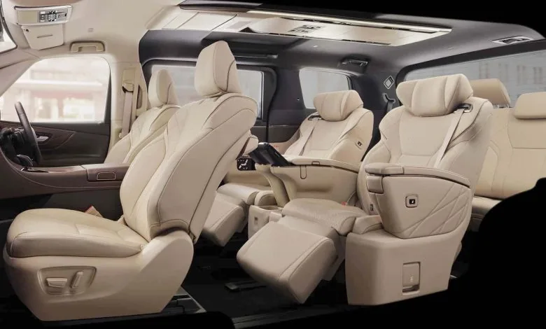 Interior mewah Toyota Alphard dengan captain seat untuk tamu VIP