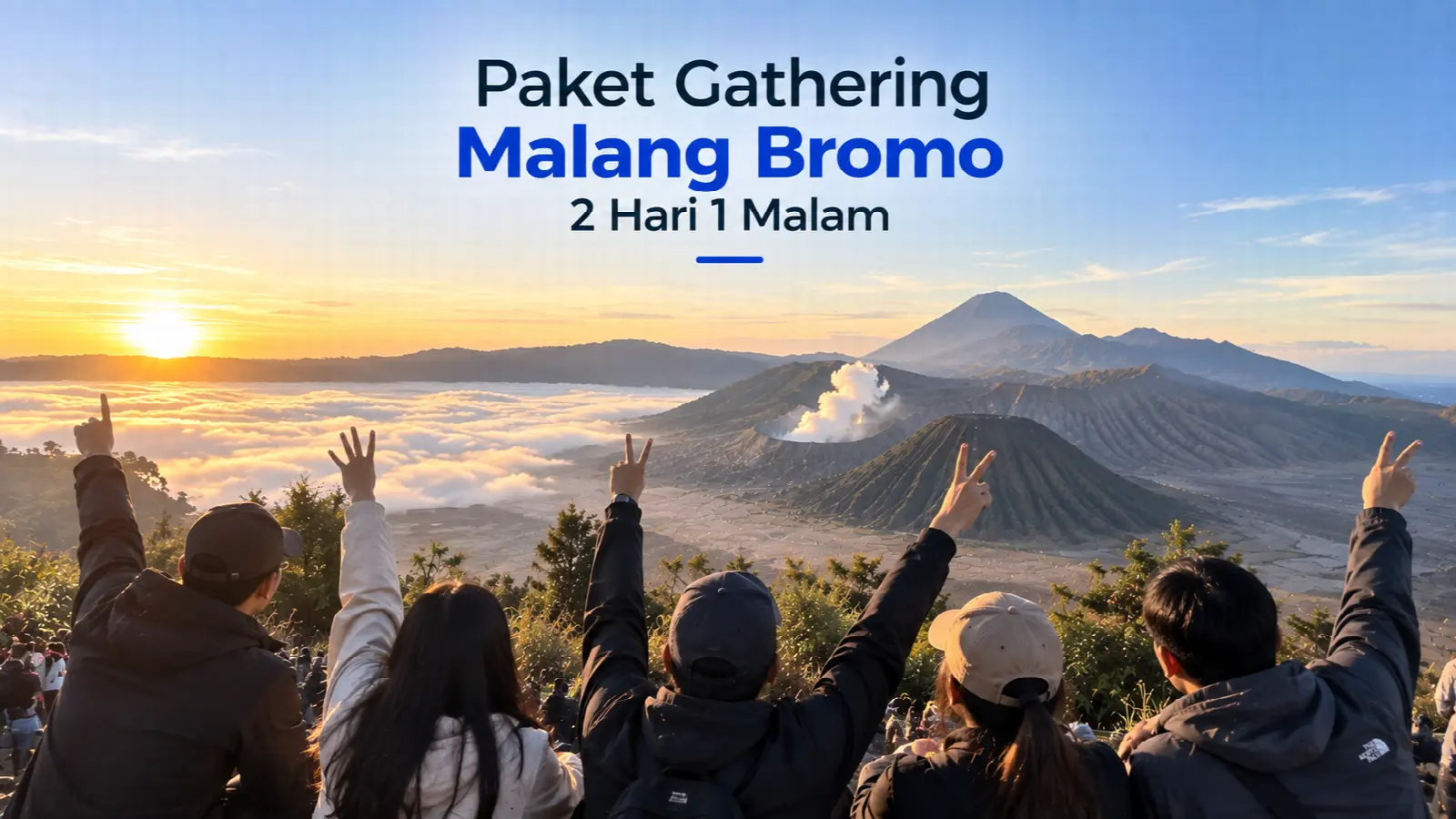 Rombongan gathering mengangkat tangan menyambut sunrise di atas lautan awan Gunung Bromo